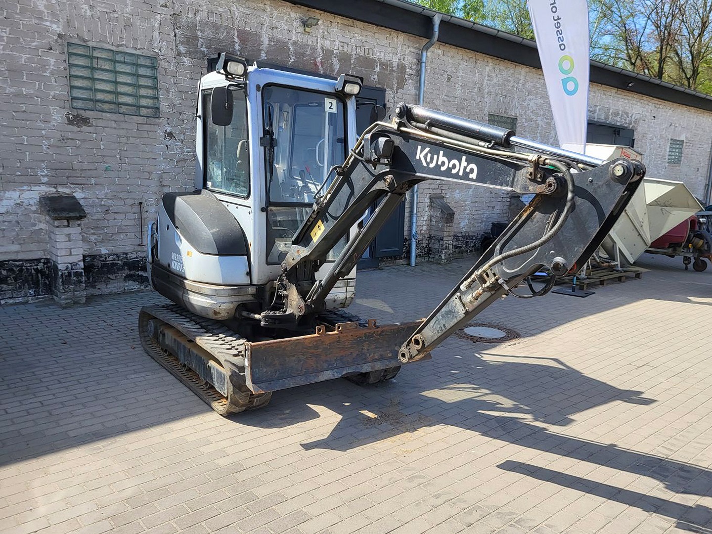 Minibagger und Elektro-Gabelhubwagen aus dem Bestand der Berliner Wasserbetriebe